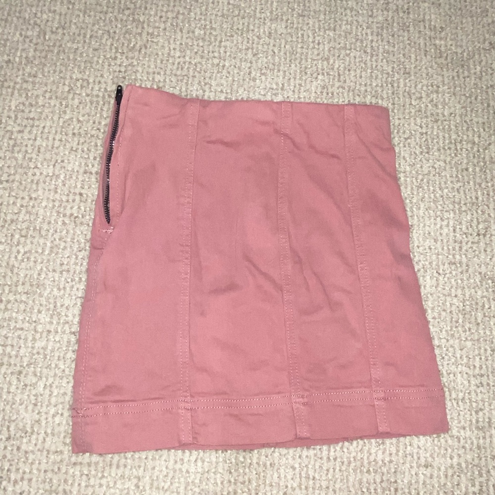 cute pink mini skirt!
